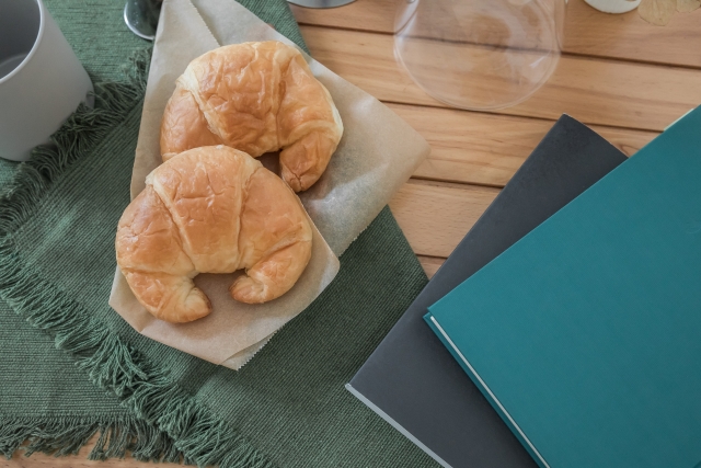 絵本を読むのが好きな大人